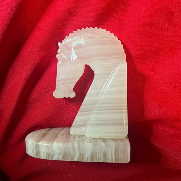 Sublimely matched onyx bookends feature Roman or Trojan Horses in cool shades - Picture 4 of 6